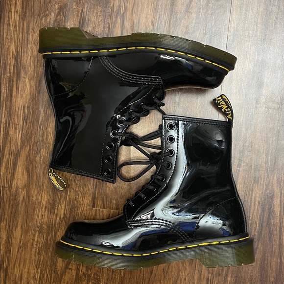 NEW Dr. Martens Docs Black Patent Leather unisex Boots Ladies 6 - Picture 10 of 15
